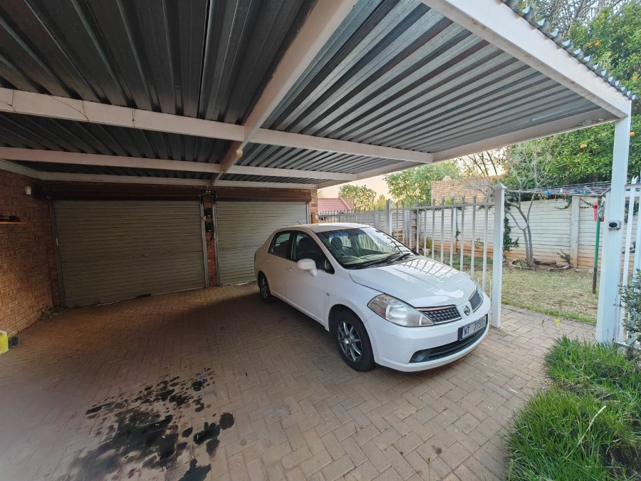 2 Bedroom Property for Sale in Langenhovenpark Free State